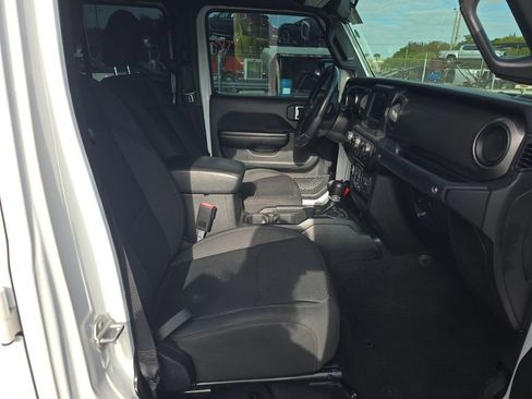 Used 2021 Jeep Gladiator Sport AWD/4WD image 5