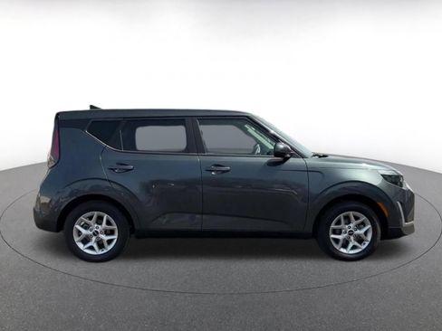 Used 2025 Kia Soul LX w/ LX Technology Package FWD image 16