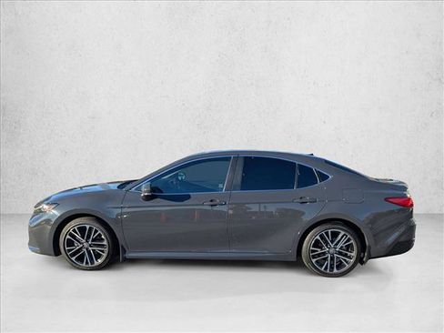 Used 2025 Toyota Camry XLE image 9