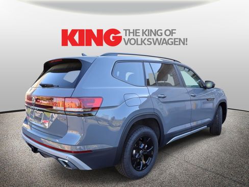 New 2026 Volkswagen Atlas Peak Edition image 3