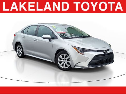 Used 2025 Toyota Corolla LE FWD image 1