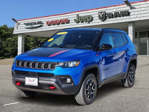New 2025 Jeep Compass Trailhawk image 2