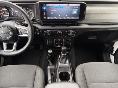 Used 2025 Jeep Wrangler Unlimited Sahara AWD/4WD image 16