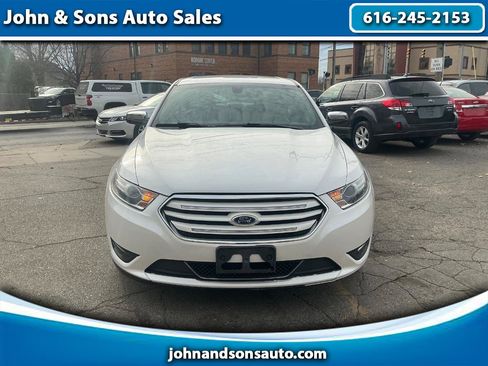 Used 2014 Ford Taurus Limited image 1