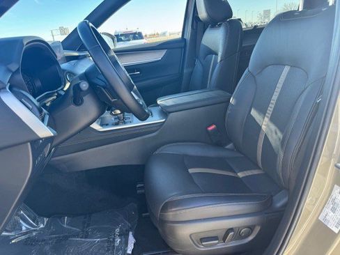 Used 2025 MAZDA CX-70 Plug-In Hybrid w/ Premium Plus image 12