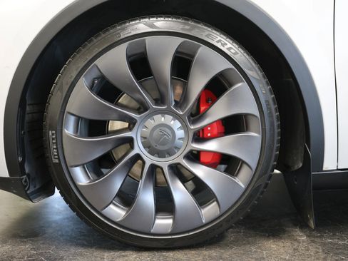 Used 2021 Tesla Model Y Performance image 17