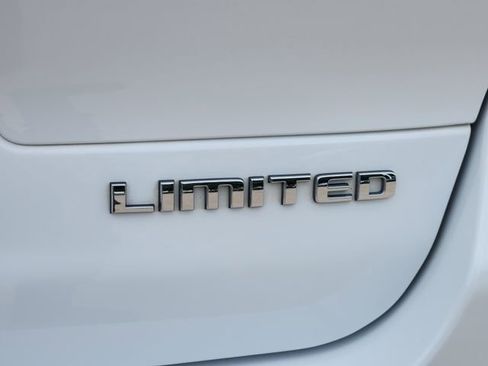 Used 2023 Jeep Grand Cherokee L Limited RWD image 12