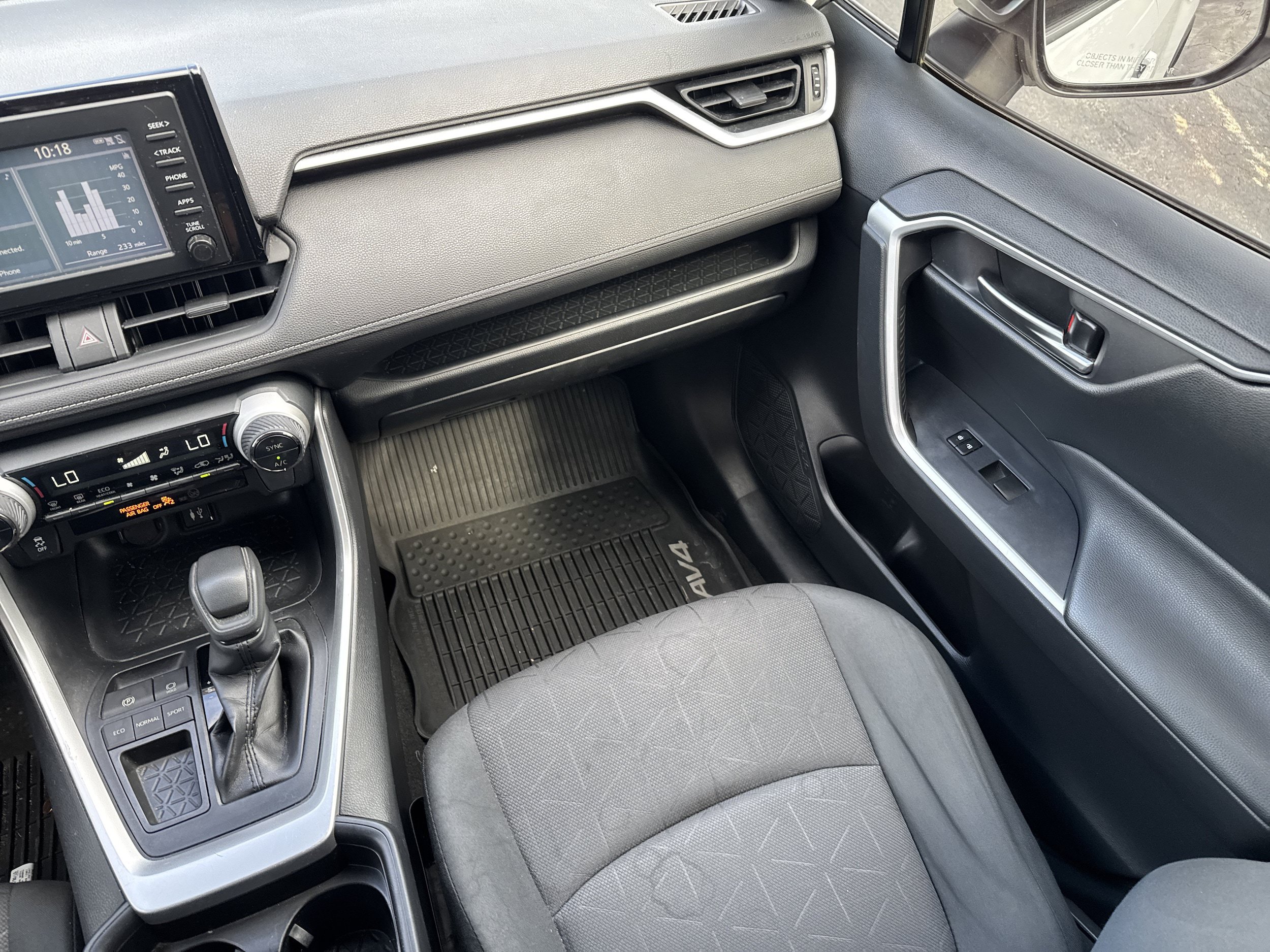 Used 2019 Toyota RAV4 XLE FWD image 19