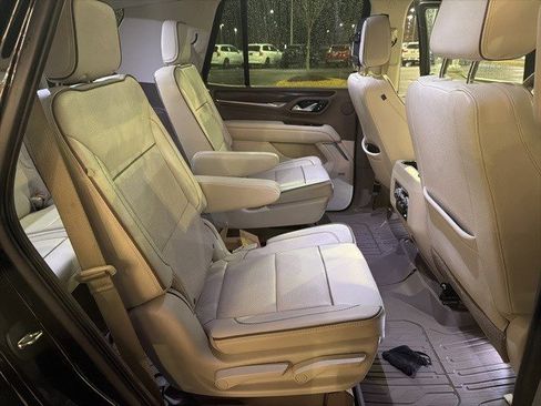 Used 2021 GMC Yukon Denali w/ Denali Premium Package image 25