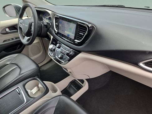 Used 2023 Chrysler Pacifica Touring-L FWD image 34