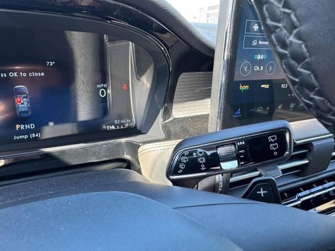 Used 2025 Lincoln Corsair AWD w/ Equipment Group 101A image 18