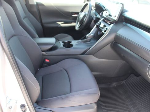 Certified 2022 Toyota Venza LE AWD/4WD image 21