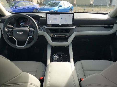 Used 2025 Ford Explorer Platinum w/ Ultimate Package image 21