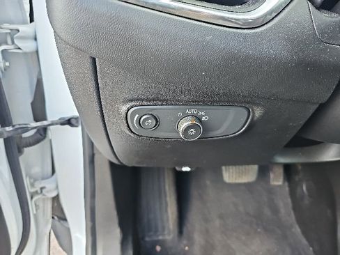 Used 2020 Chevrolet Equinox LS w/ LS Convenience Package FWD image 15