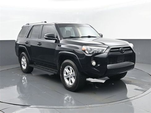 Used 2020 Toyota 4Runner SR5 Premium image 3