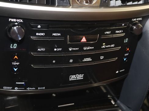 Used 2020 Lexus LX 570 4WD w/ Luxury Package image 32