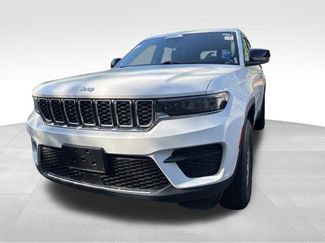 Used 2023 Jeep Grand Cherokee Laredo w/ Trailer Tow Prep Group (B) AWD/4WD video 2