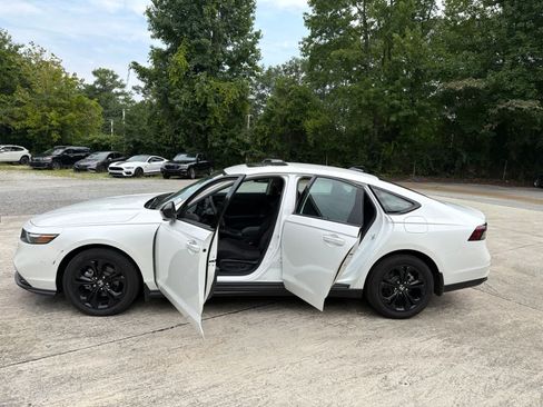 Used 2025 Honda Accord SE image 19