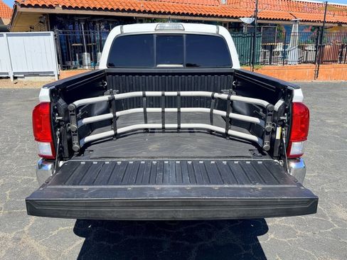 Used 2017 Toyota Tacoma SR5 AWD/4WD image 14