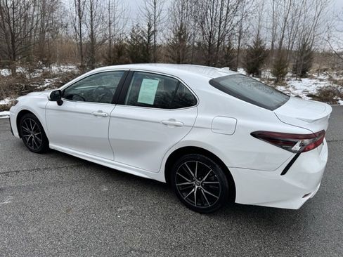 Used 2024 Toyota Camry SE image 7