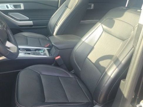 Used 2023 Ford Explorer Limited w/ Limited Technology Package image 8