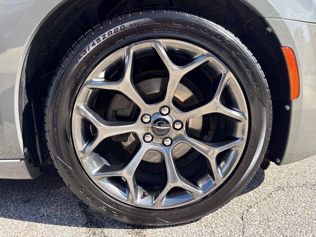 Used 2018 Chrysler 300 S RWD image 12