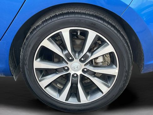 Used 2018 Hyundai Elantra GT image 12