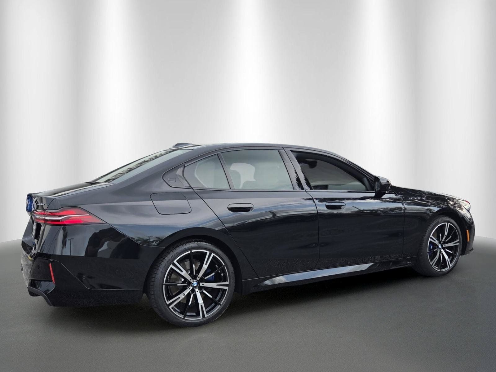 Used 2026 BMW 530i w/ M Sport Package RWD image 7