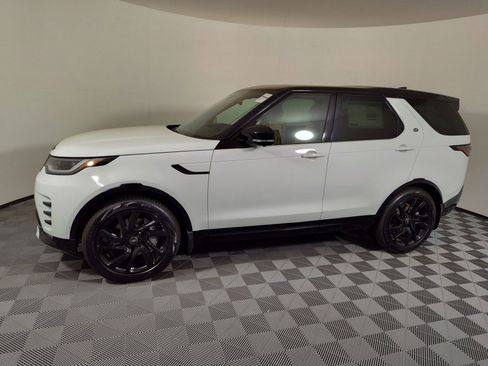 Used 2025 Land Rover Discovery Dynamic SE image 2