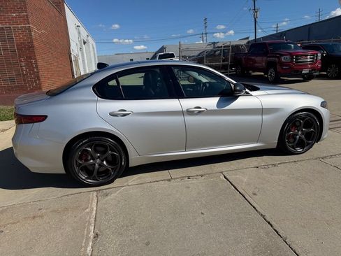 Used 2019 Alfa Romeo Giulia Ti Sport w/ Quick Order Package 22S Sport AWD/4WD image 4