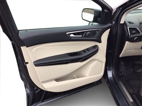 Used 2024 Ford Edge Titanium image 19