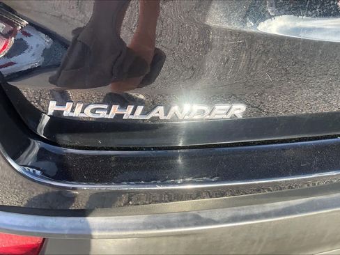 Used 2019 Toyota Highlander LE FWD image 30