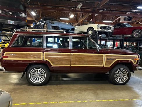 Used 1987 Jeep Grand Wagoneer AWD/4WD image 3