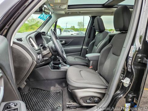 Used 2023 Jeep Renegade Latitude w/ Sun/Sound Group AWD/4WD image 8