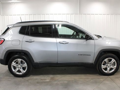 Used 2024 Jeep Compass Latitude AWD/4WD image 11