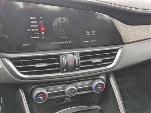 Used 2018 Alfa Romeo Giulia Ti w/ Quick Order Package 22Z Lusso image 15