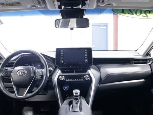 Used 2021 Toyota Venza LE image 16
