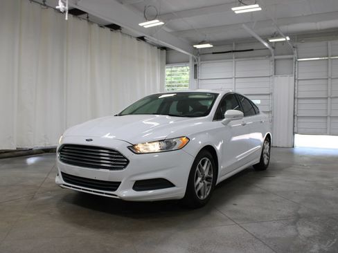 Used 2015 Ford Fusion SE FWD image 4