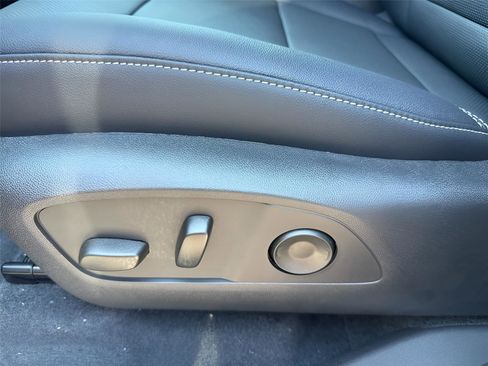 New 2025 Chevrolet Traverse LT image 16