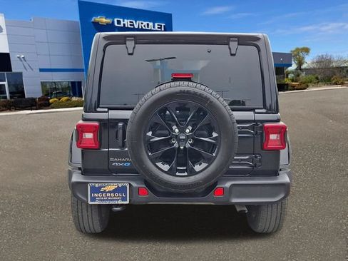 Used 2025 Jeep Wrangler Unlimited Sahara AWD/4WD image 24