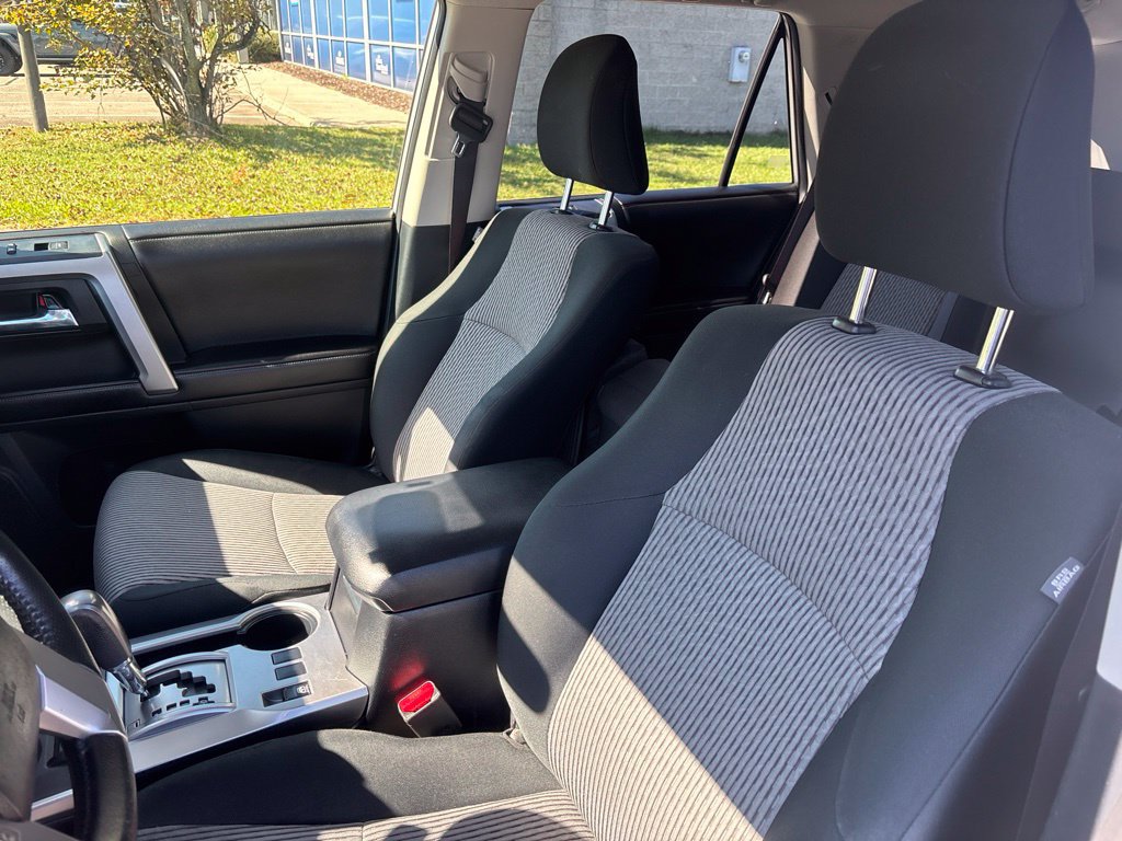 Used 2016 Toyota 4Runner SR5 AWD/4WD image 16
