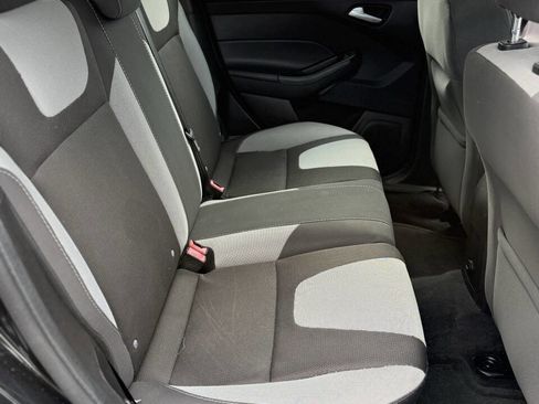 Used 2014 Ford Focus SE w/ SE Sport Package image 18