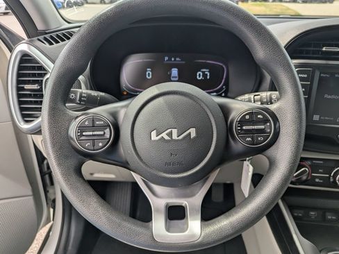 Used 2023 Kia Soul LX w/ LX Technology Package FWD image 16