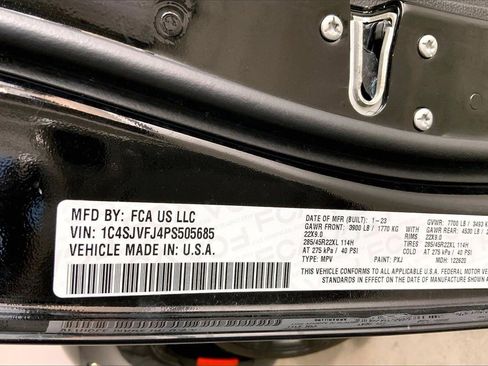 Used 2023 Jeep Grand Wagoneer Series II image 8