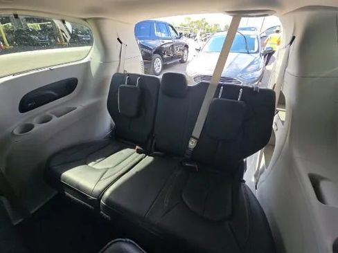 Used 2018 Chrysler Pacifica Touring-L Plus w/ Advanced Safetytec Group image 14