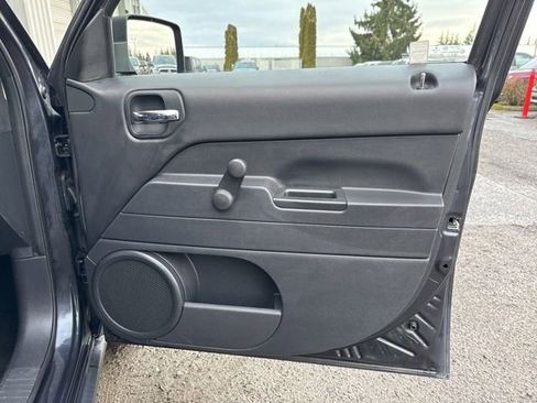 Used 2014 Jeep Patriot Sport image 31