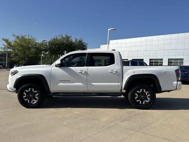 Used 2020 Toyota Tacoma TRD Off-Road w/ TRD Premium Off Road Package AWD/4WD image 2