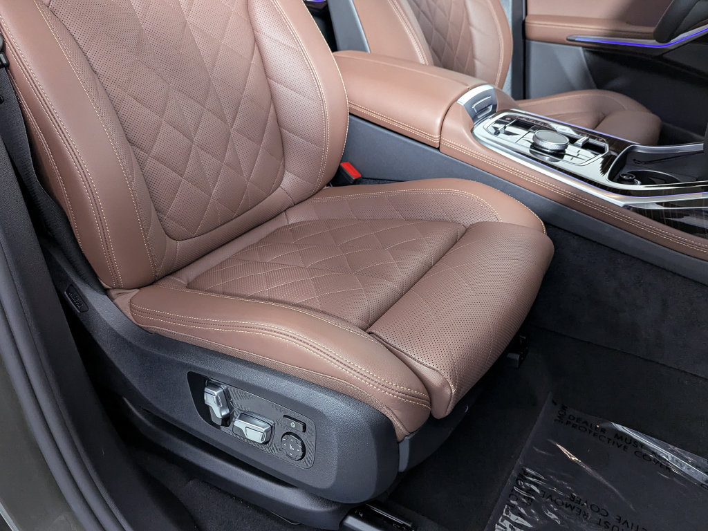 Certified 2025 BMW X7 xDrive40i AWD/4WD image 31