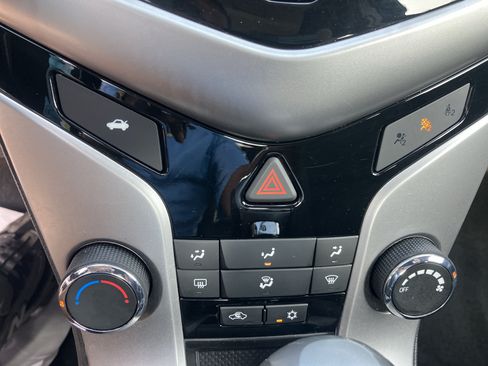 Used 2016 Chevrolet Cruze LT FWD image 10