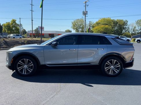 Used 2024 Cadillac Lyriq Luxury w/ LPO, Floor Liner Package image 5